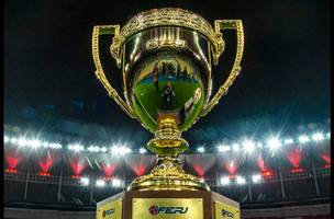 Taça do campeonato carioca (Foto: Marcelo Cortes/ Flamengo)