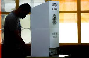 O eleitor que não justificar a ausência vai precisar pagar multa à Justiça Eleitoral (Foto: Marcelo Casal Jr/Agência Brasil)