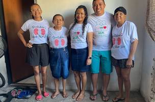 Noemi Silva com sua família expressam gratidão pela doação do novo rim (Foto: Reprodução / Governo do Piauí)