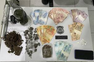 Durante as ações de hoje no litoral, foram apreendidas drogas, dinheiro e uma cachaça de maconha (Foto: SSP/PI)