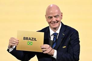 O presidente da FIFA, Gianni Infantino, anuncia o Brasil como anfitrião da Copa do Mundo Feminina de 2027 (Foto: AFP)