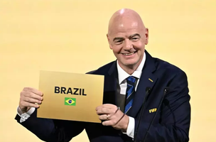 Presidente da Fifa Gianni Infantino anunciou o Brasil sendo sede da Copa do Mundo Feminina de 2027. (Foto: Reprodução/Manan Vatsyayana/AFP)