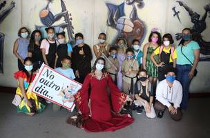 Produções artísticas de alunos das escolas municipais são exibidas no teatro (Foto: -)
