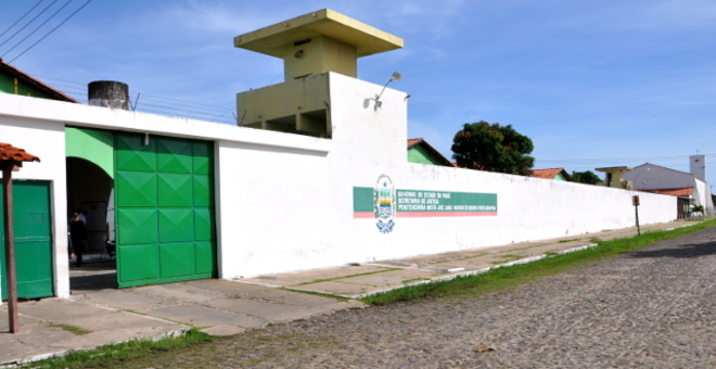 Presos são flagrados vendendo drogas dentro da Penitenciária de ...