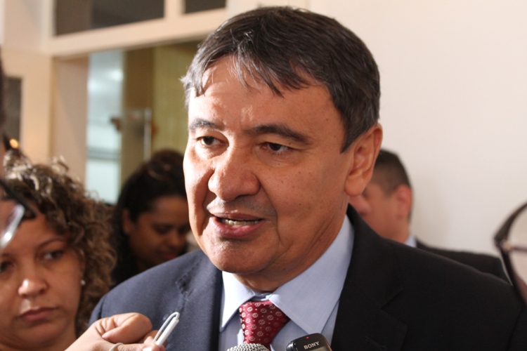 Governador do Piauí posa de generoso com o Amazonas só para aparecer na mídia nacional