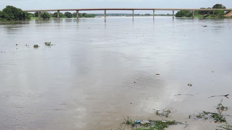 Rios Marataoan e Longá ultrapassam o nível de inundação em Barras e Esperantina