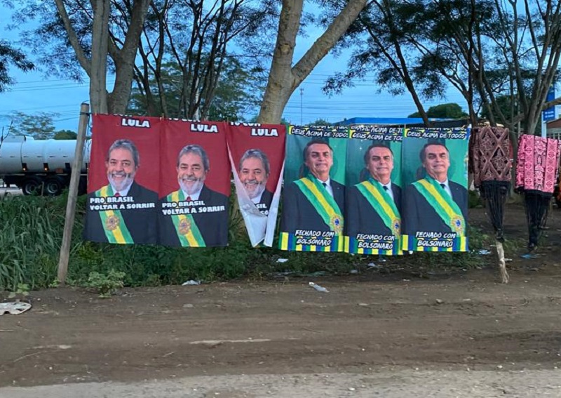 TRE determina remoção de toalhas com fotos de Lula e Bolsonaro em Teresina