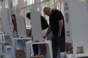Eleitores vão às urnas neste domingo para o segundo turno (Foto: Fernando Frazão/Agência Brasil)