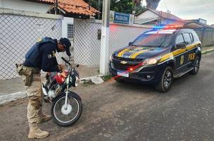 Mulher é presa por conduzir motocicleta adulterada na BR-230 (Foto: PRF)