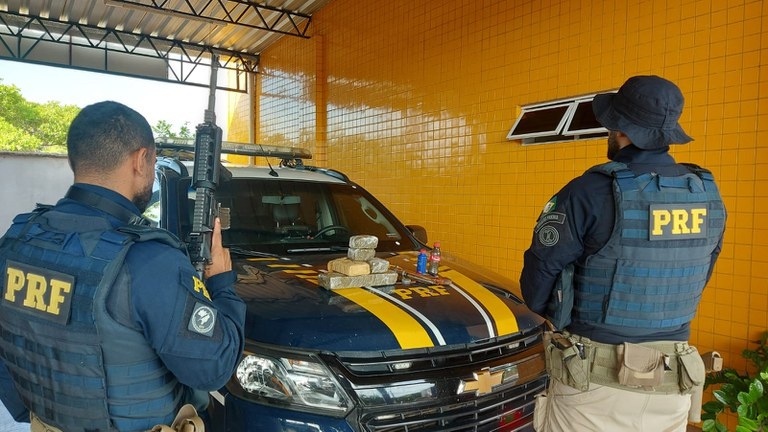 Polícia apreende R$ 4 mil em maconha durante vistoria na BR-320