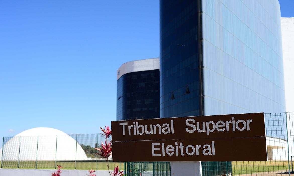 TSE diz, agora, que demitiu servidor por assédio moral
