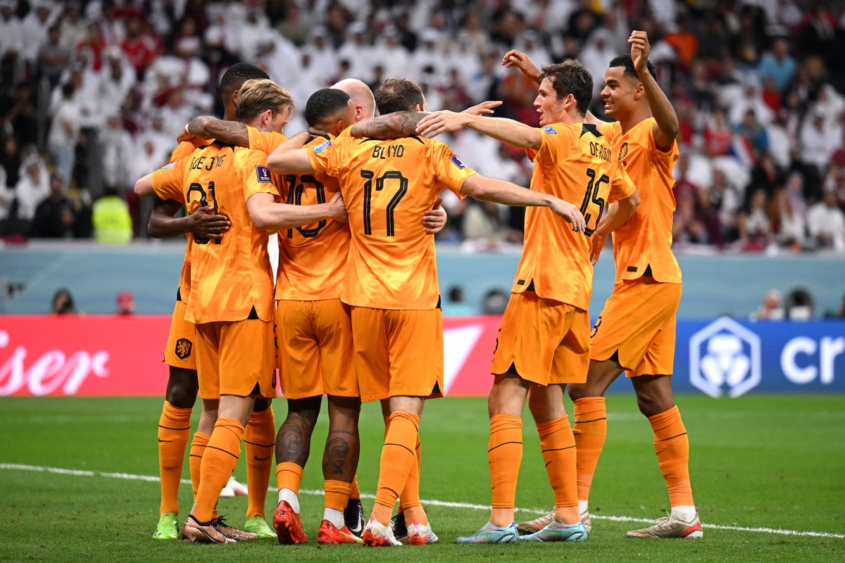 A seleção holandesa segue para as oitavas de final