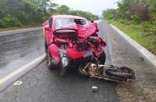 Acidente entre moto e carro deixa uma pessoa morta em Amarante (Foto: PRF/Divulgação)