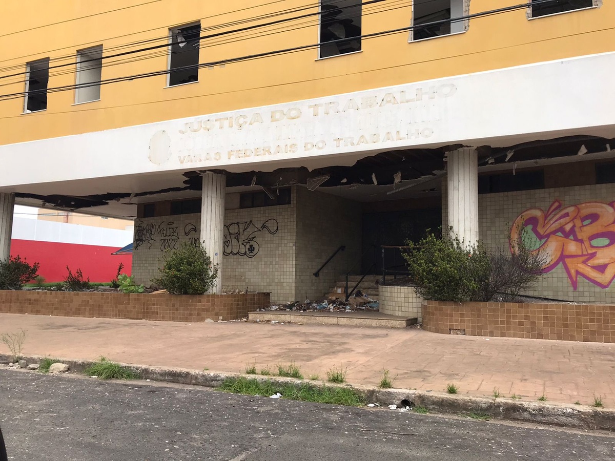 Antigas sedes do TRT-PI estão abandonadas e são alvos da ação de ladrões