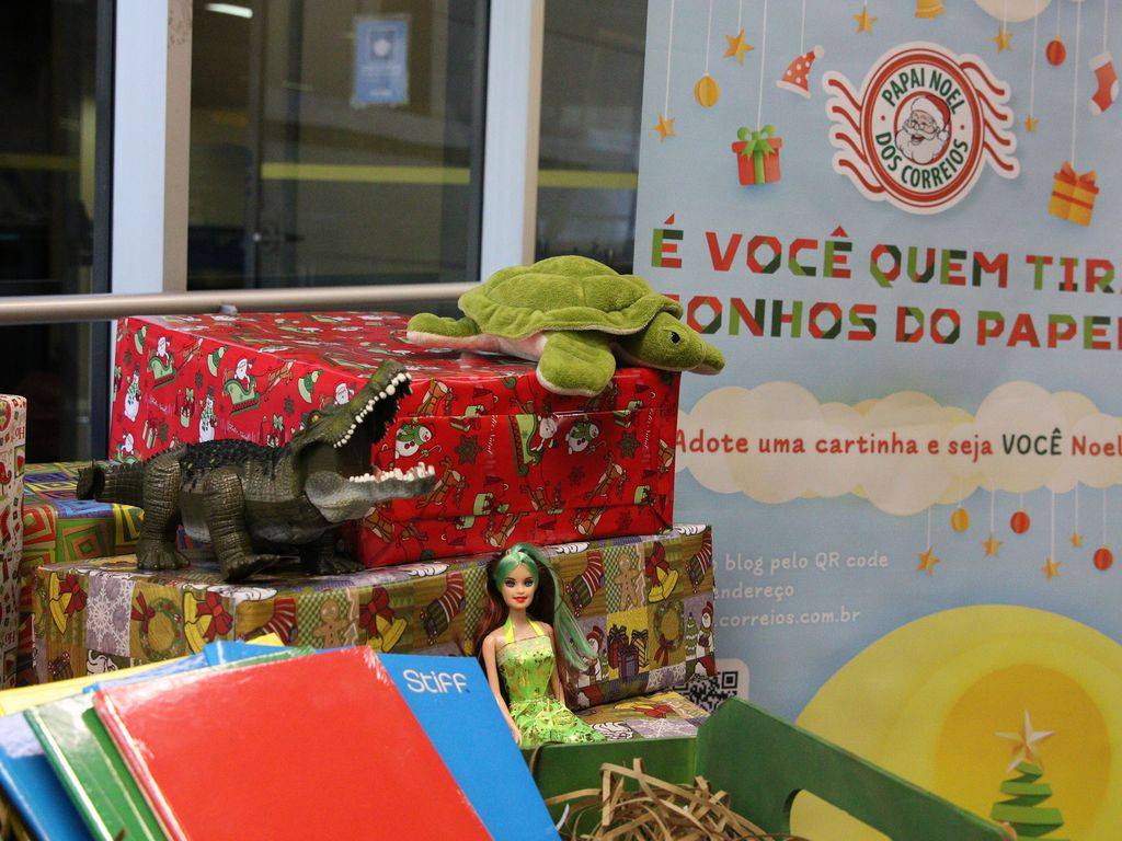 Solidariedade: População adota as 1,7 mil cartinhas de Natal