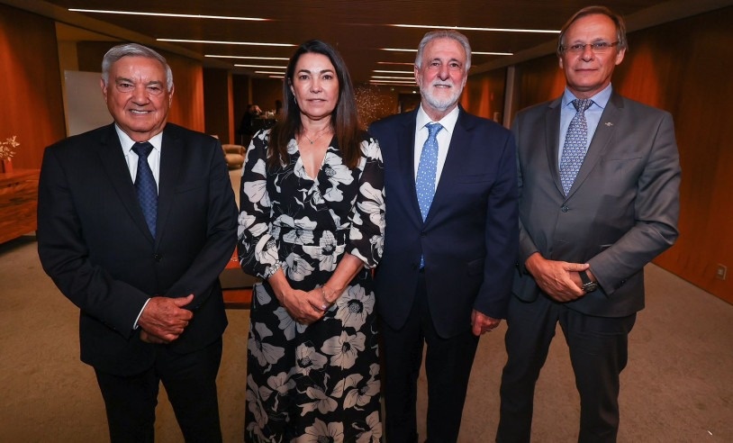 Diretoria eleita para o quadriênio 2023-2026: José Zeferino Pedrozo (esq.), Margarete Coelho, Carlos Melles e Bruno Quick