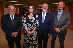 Diretoria eleita para o quadriênio 2023-2026: José Zeferino Pedrozo (esq.), Margarete Coelho, Carlos Melles e Bruno Quick (Foto: Erivelton Viana)