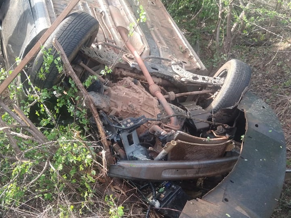 Homem e mulher ficam gravemente feridos em acidente com caminhão