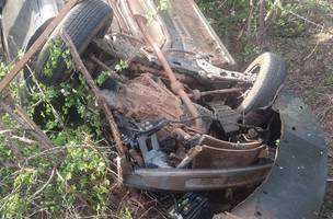 Homem e mulher ficam gravemente feridos em acidente com caminhão (Foto: Reprodução)