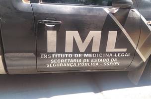 IML removeu o corpo da vítima (Foto: Portal AZ)