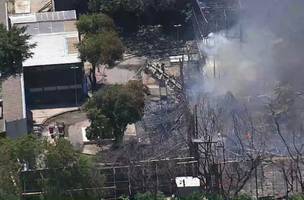 Incêndio atingiu cenários da novela Todas as flores (Foto: Reprodução)