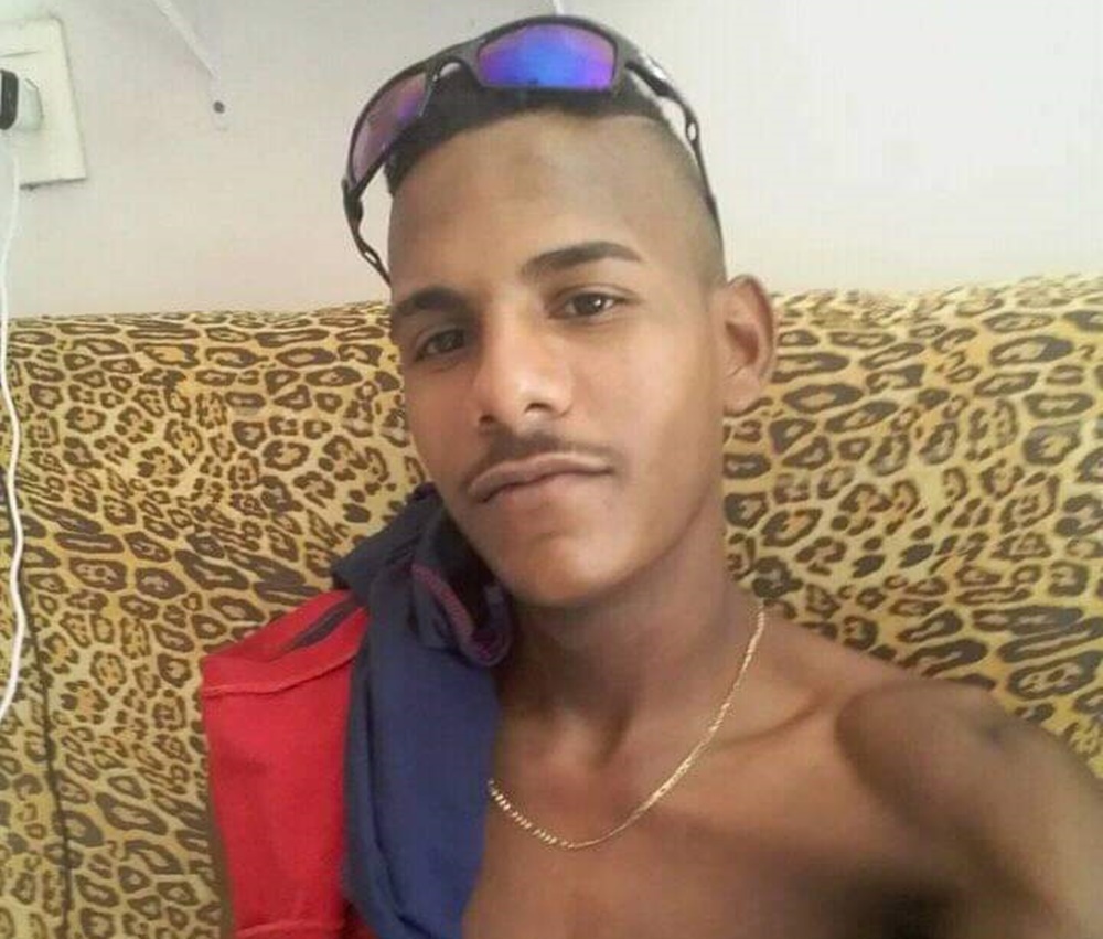 Jovem é morto dentro de bar na zona Norte