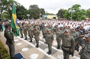 No Dia da Bandeira, governadora participa de promoção de PMs (Foto: Divulgação)