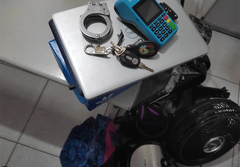 Parte dos itens levados no arrastão