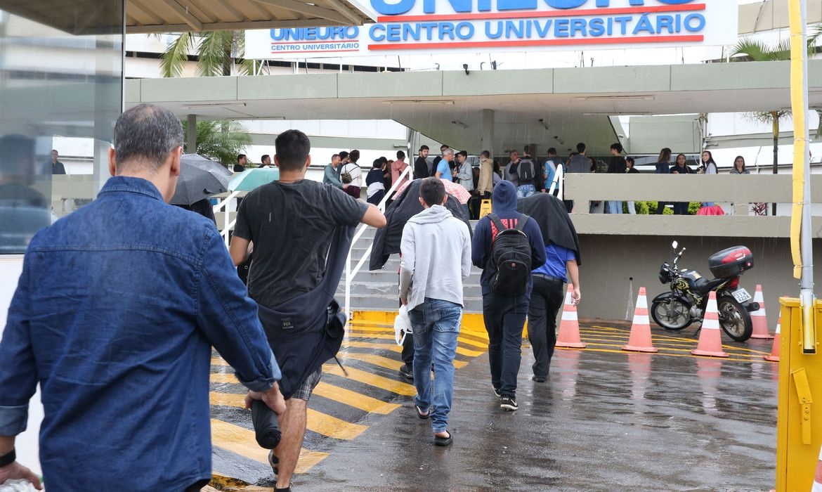 Portões abrem 12h para os quase 600 mil estudantes inscritos
