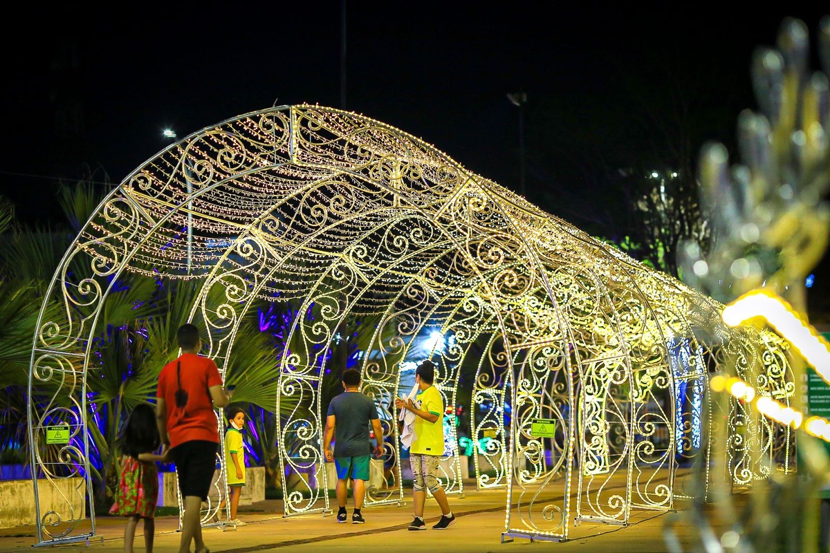 Prefeitura de Teresina entrega decoração natalina