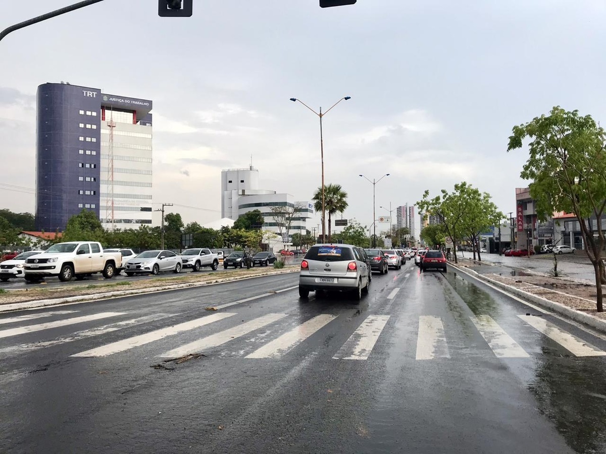 Previsão aponta fortes chuvas com vento em grande parte do estado