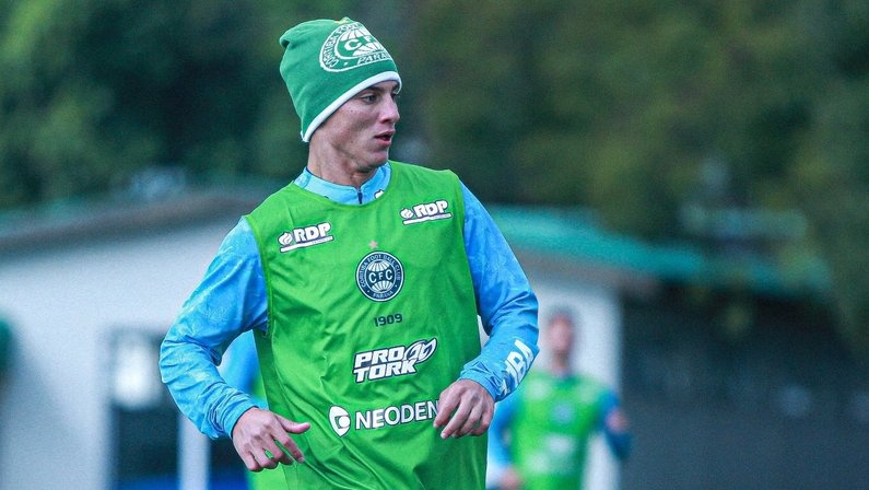 Botafogo quer Natanael, lateral-direito do Coritiba