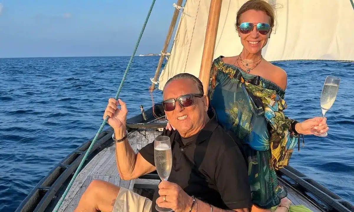 Galvão Bueno e esposa