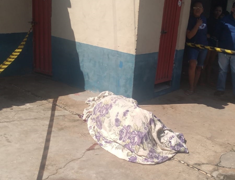Homem é morto a tiros