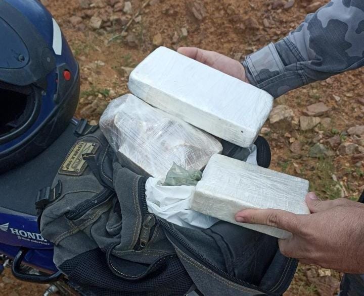 Homem é preso com drogas