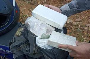 Homem é preso com drogas (Foto: Polícia Militar/Divulgação)