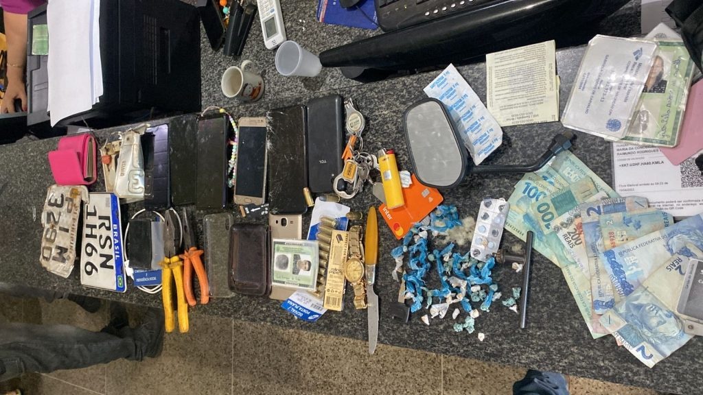 Itens apreendidos durante a ação