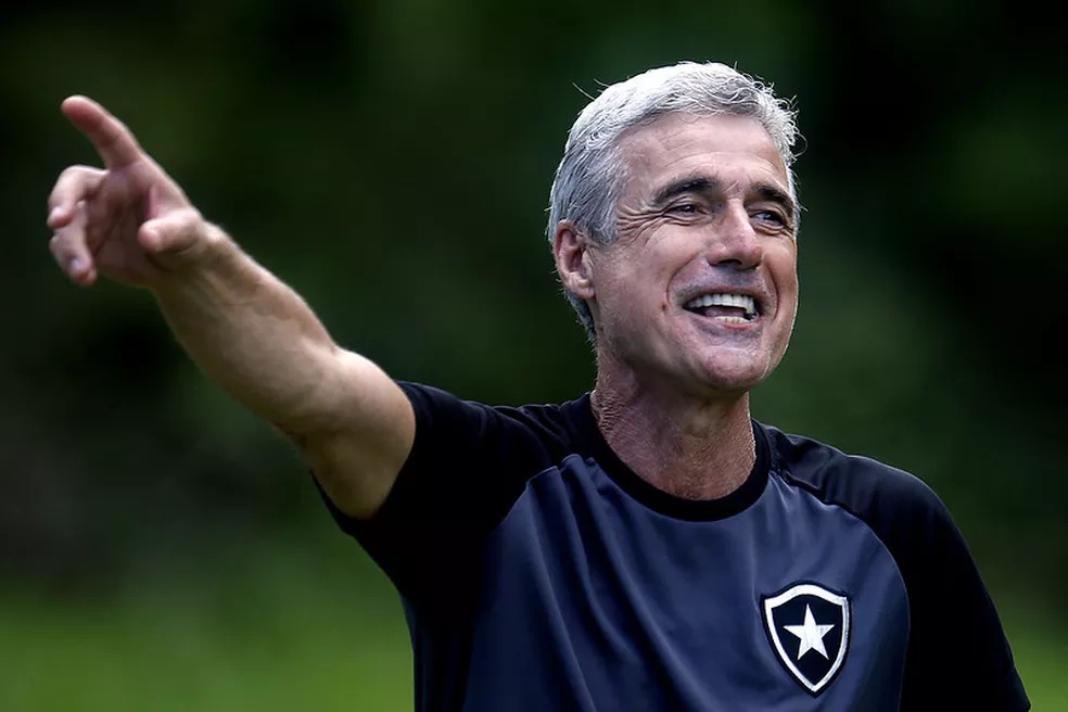 Luís Castro em treino do Botafogo
