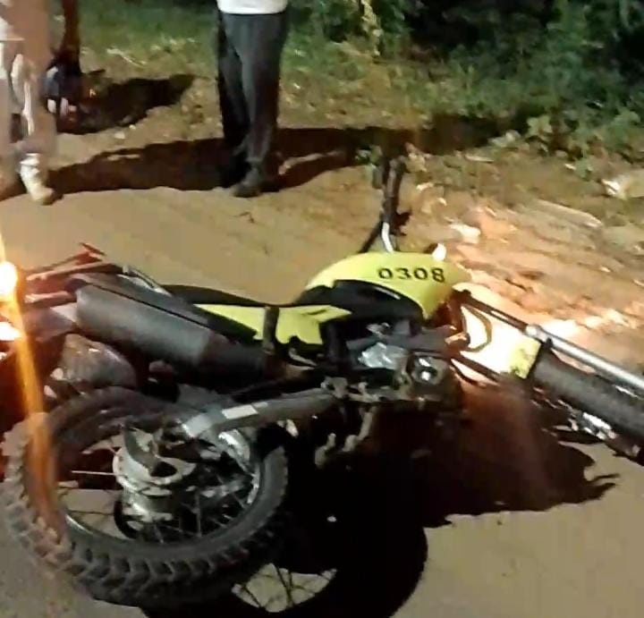 Mototaxista morre ao ser atropelado por caminhão