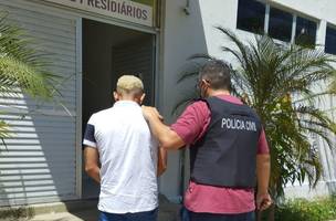 O homem foi encaminhado para uma unidade policial e, posteriormente, conduzido ao sistema penitenciário (Foto: Reprodução)