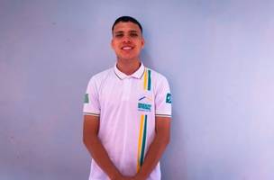 O medalhista de ouro, Allyson de Sousa Almeida, estudante do 2º ano do ensino Médio do CETI Monsenhor Melo (Foto: Divulgação Seduc)