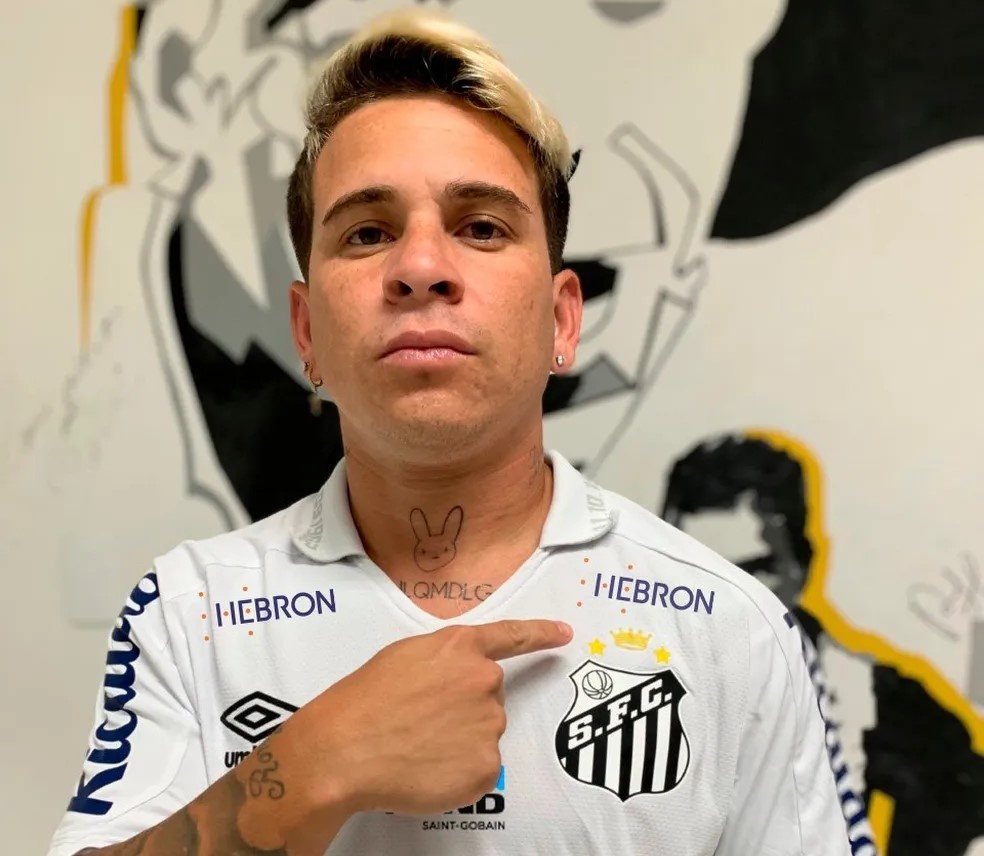 O venezuelano Soteldo foi escolhido para apresentar a camisa nas redes sociais
