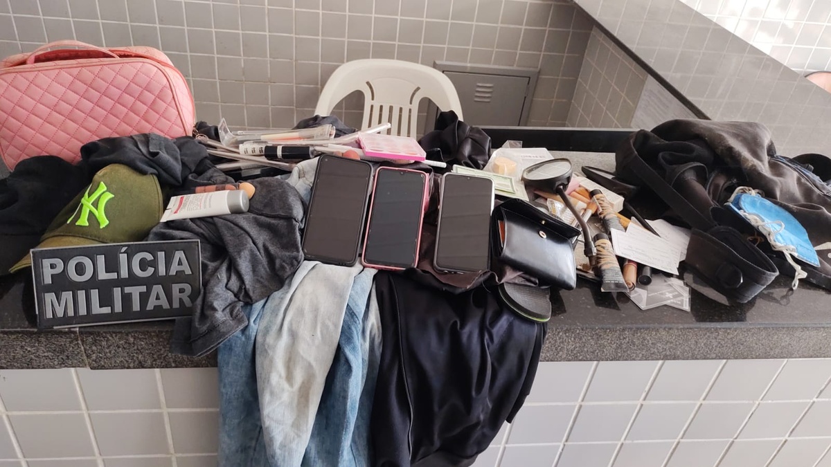 Pertences recuperados de assalto em zona rural