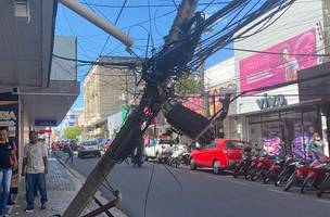 Poste arria na Rua Barroso (Foto: Reprodução/ whatsapp)