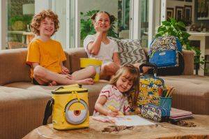 Produtos oficiais dos Minions, Jurassic World, A Casa Mágica da Gabby e E.T. - O Extraterrestre participam de campanha (Foto: Divulgação)