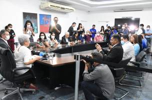 Regina Sousa durante sua última entrevista coletiva, enquanto governadora, no Palácio de Karnak. (Foto: Divulgação)