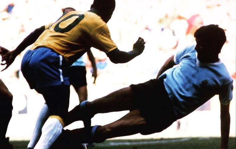 Rei Pelé nos campos com a camisa 10 da seleção