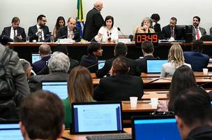 Senadores na hora de decidir pela liberação das emendas (Foto: Senado Federal)