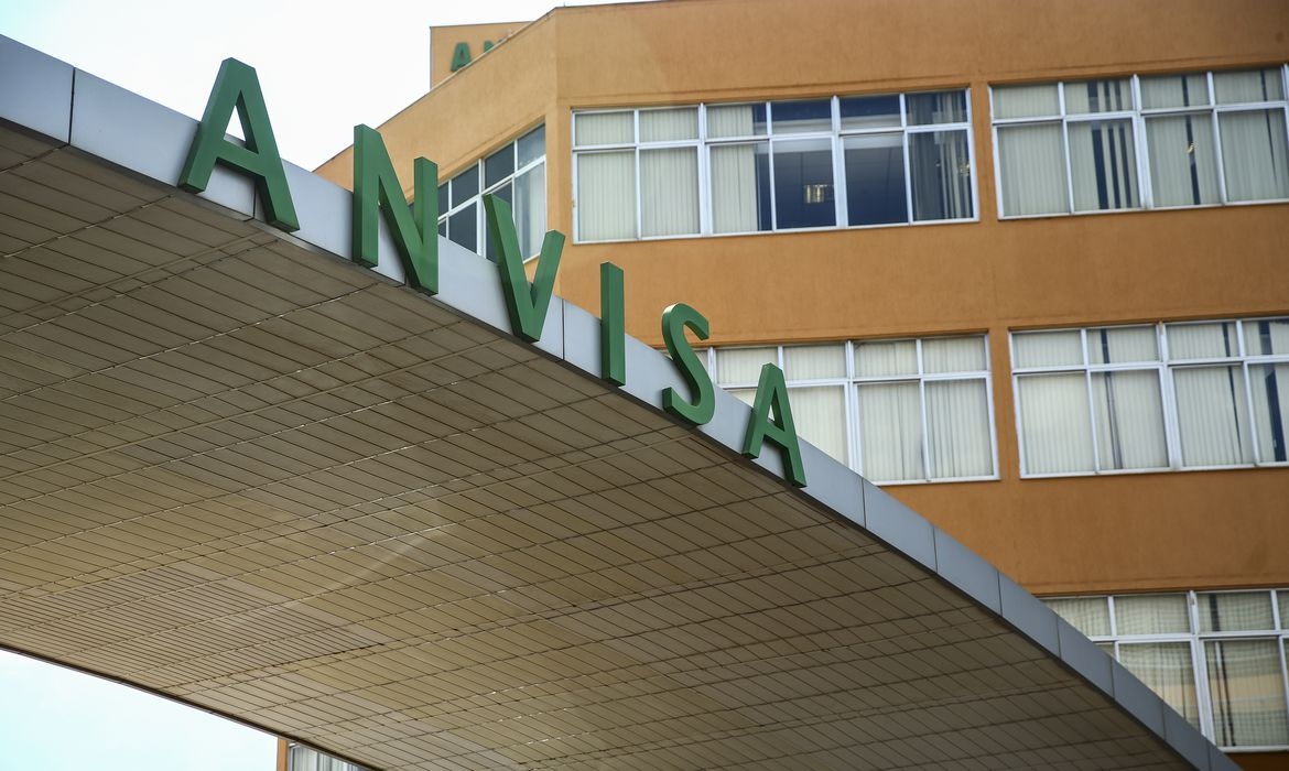 A Anvisa informou que a Microlab não possui regulamentação para fabricar este tipo de produto