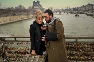 Adam Sandler e Jennifer Aniston estão de volta em mistério da Netflix (Foto: Scott Yamano/Netflix © 2023)